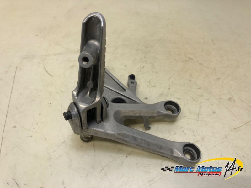 PLATINE AVANT DROITE HONDA 1000 CBR R 2004