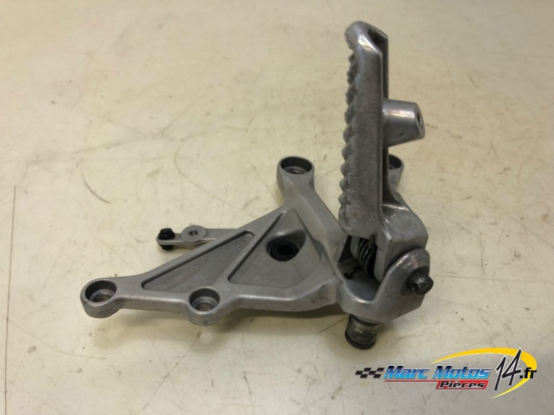 PLATINE AVANT DROITE HONDA 1000 CBR R 2004
