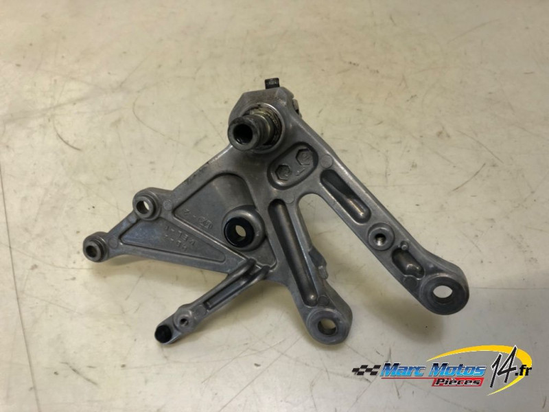 PLATINE AVANT DROITE HONDA 1000 CBR R 2004