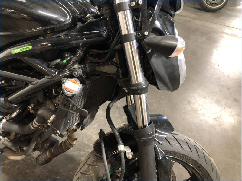SUZUKI 650 GLADIUS 