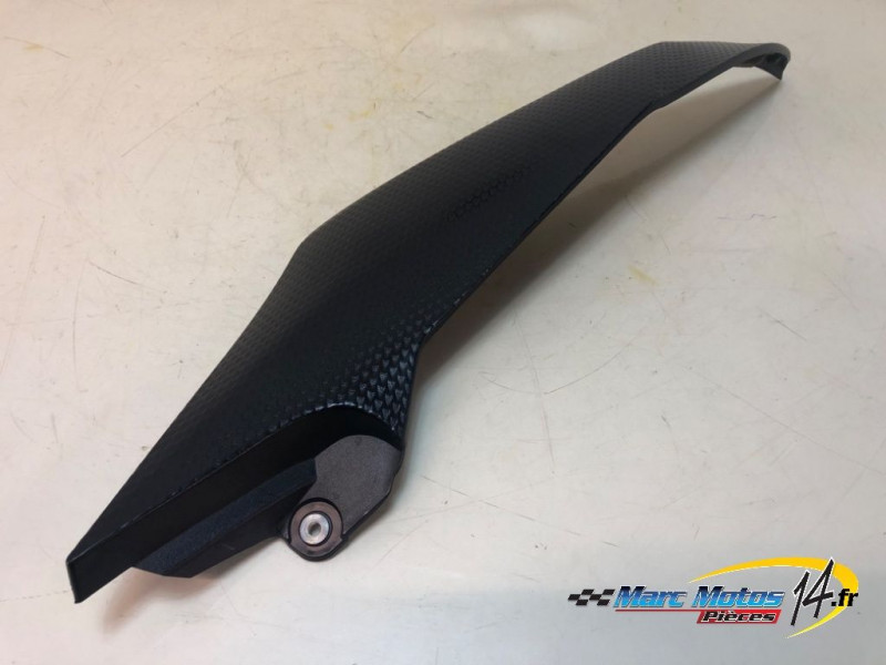CACHE LATERAL INTERMEDIAIRE DROIT YAMAHA R6 2009