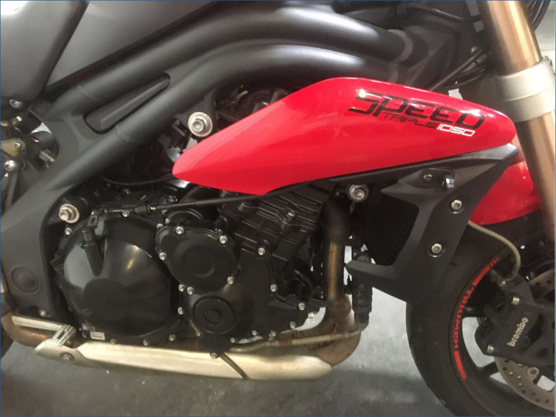 TRIUMPH 1050 SPEED TRIPLE 