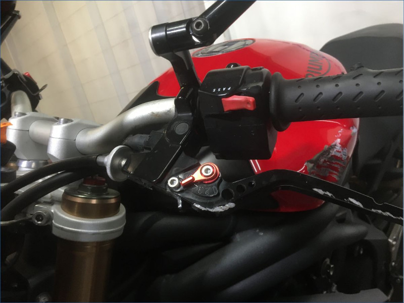 TRIUMPH 1050 SPEED TRIPLE 