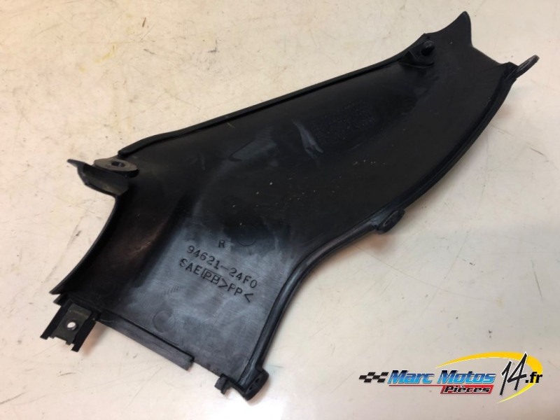 HABILLAGE DE TETE DE FOURCHE DROIT SUZUKI 1300 GSXR HAYABUSA 2006
