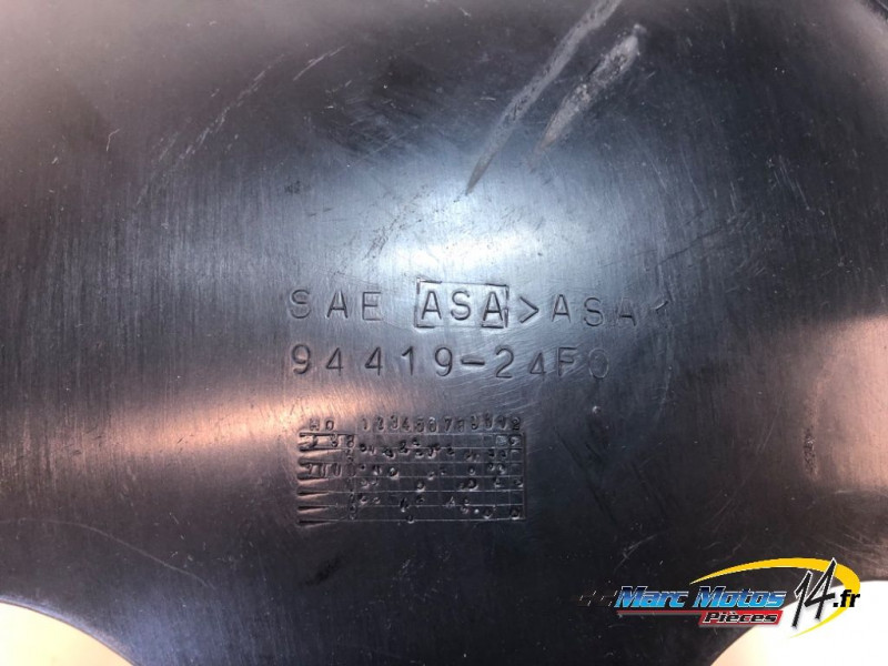 HABILLAGE DE TETE DE FOURCHE INFERIEUR SUZUKI 1300 GSXR HAYABUSA 2006