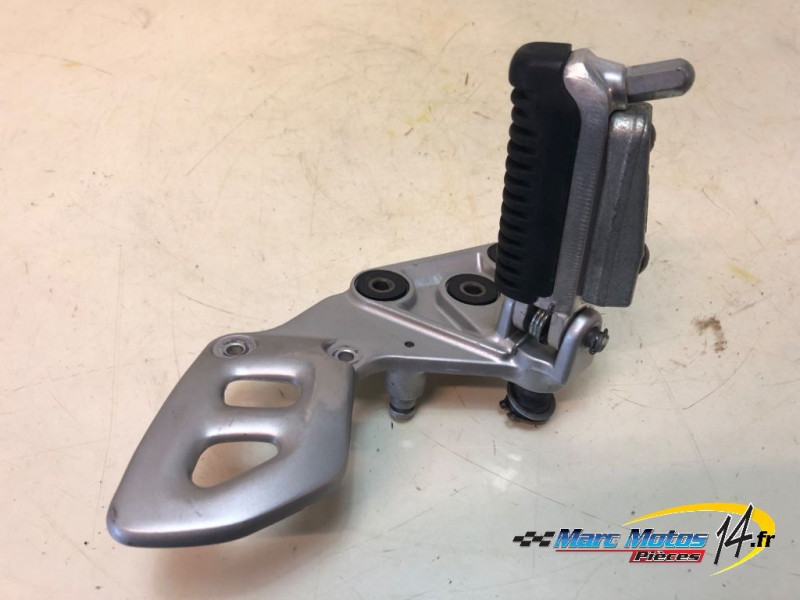 PLATINE AVANT DROITE SUZUKI 1300 GSXR HAYABUSA 2006