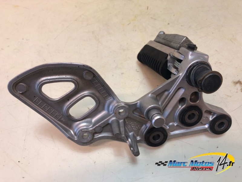 PLATINE AVANT DROITE SUZUKI 1300 GSXR HAYABUSA 2006