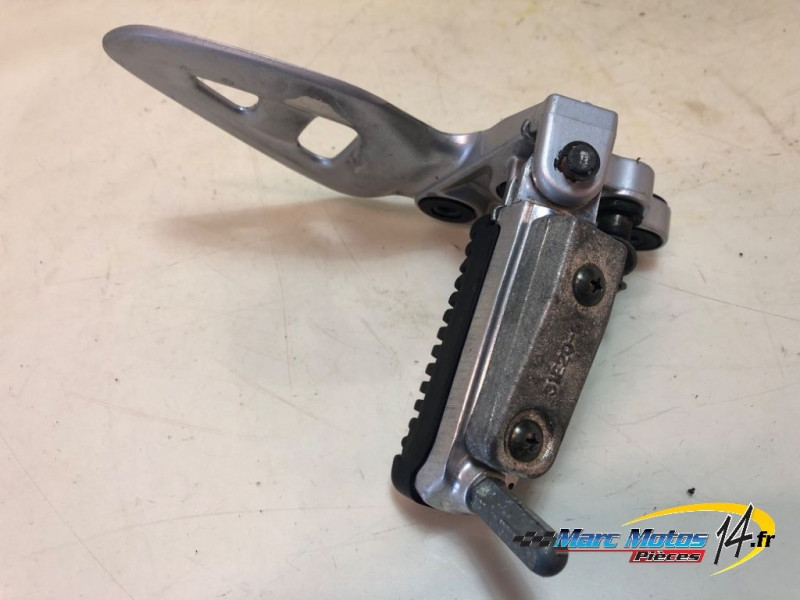 PLATINE AVANT GAUCHE SUZUKI 1300 GSXR HAYABUSA 2006