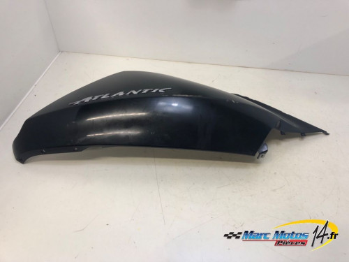 CACHE LATERAL DROIT APRILIA 125 ATLANTIC 2009