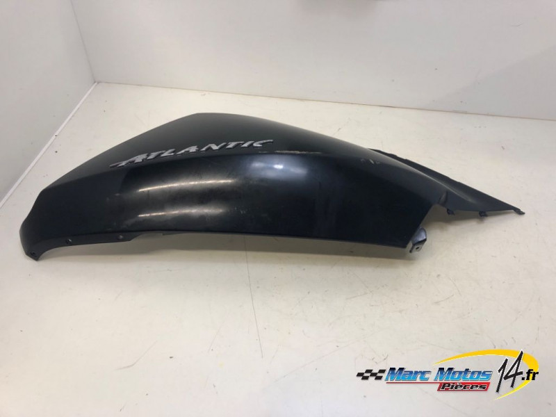 CACHE LATERAL DROIT APRILIA 125 ATLANTIC 2009