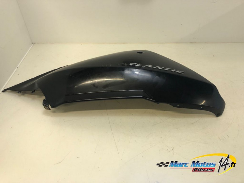 CACHE LATERAL GAUCHE APRILIA 125 ATLANTIC 2009
