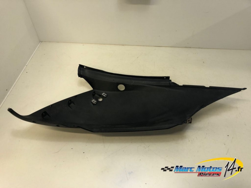CACHE LATERAL GAUCHE APRILIA 125 ATLANTIC 2009