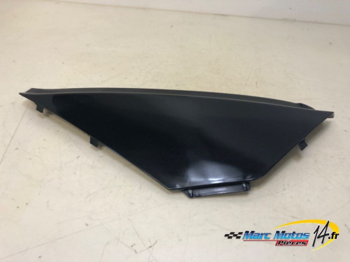 CACHE LATERAL INTERMEDIAIRE DROIT APRILIA 125 ATLANTIC 2009