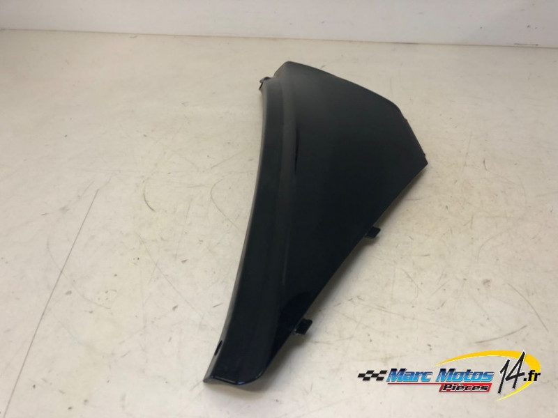 CACHE LATERAL INTERMEDIAIRE DROIT APRILIA 125 ATLANTIC 2009