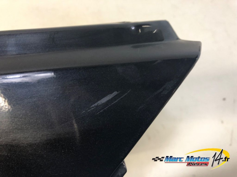 CACHE LATERAL INTERMEDIAIRE DROIT APRILIA 125 ATLANTIC 2009