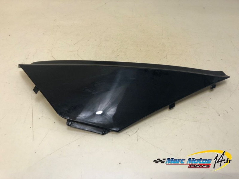 CACHE LATERAL INTERMEDIAIRE GAUCHE APRILIA 125 ATLANTIC 2009