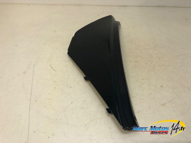 CACHE LATERAL INTERMEDIAIRE GAUCHE APRILIA 125 ATLANTIC 2009