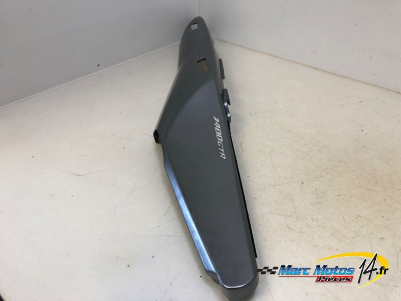 CACHE LATERAL DROIT KAWASAKI 1400 GTR 2017