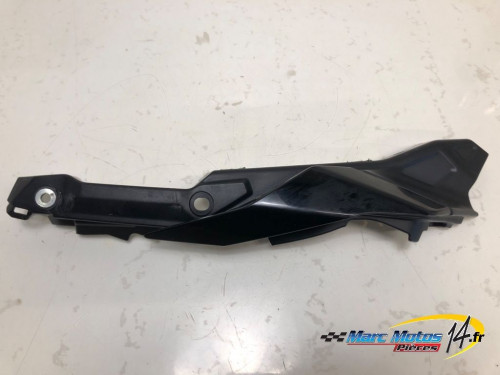 CACHE LATERAL DROIT YAMAHA MT10 2019
