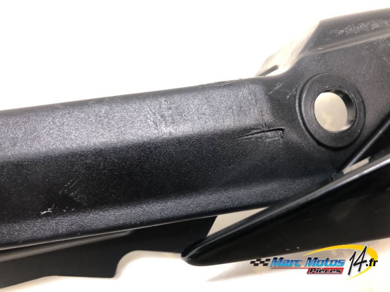 CACHE LATERAL DROIT YAMAHA MT10 2019