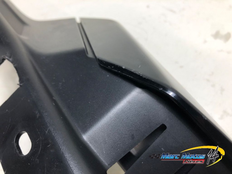 CACHE LATERAL DROIT YAMAHA MT10 2019