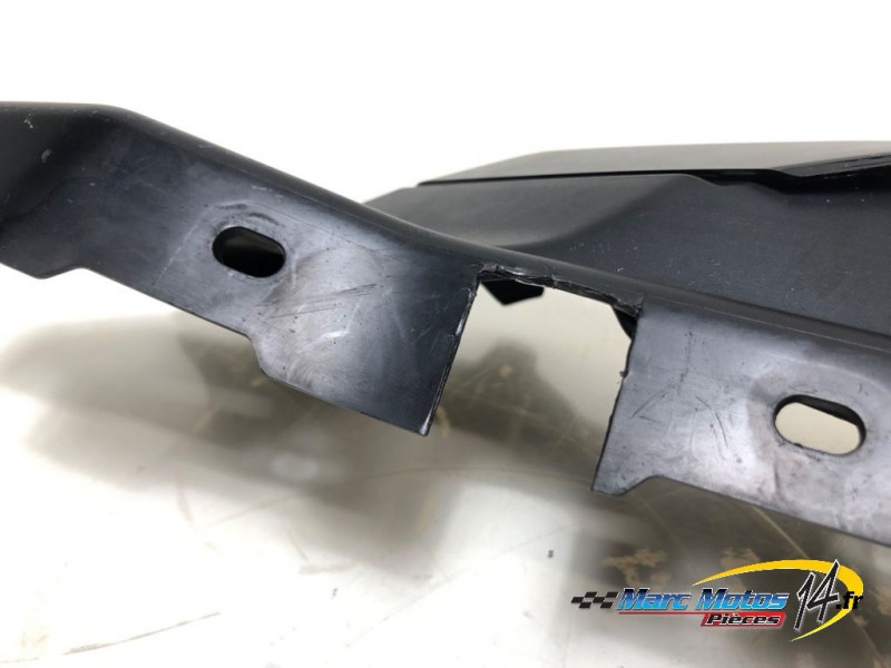 CACHE LATERAL DROIT YAMAHA MT10 2019
