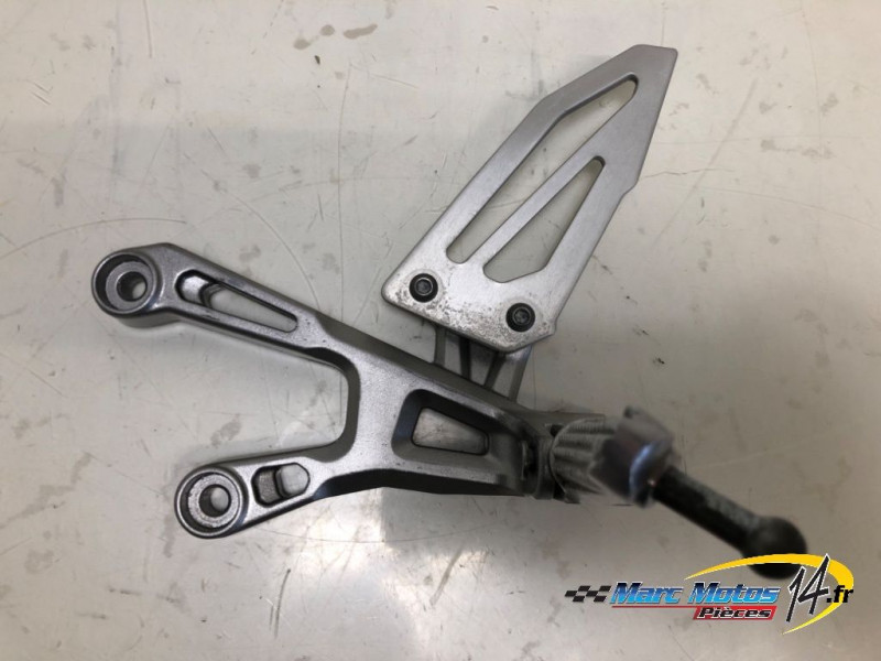 PLATINE AVANT GAUCHE YAMAHA MT10 2019