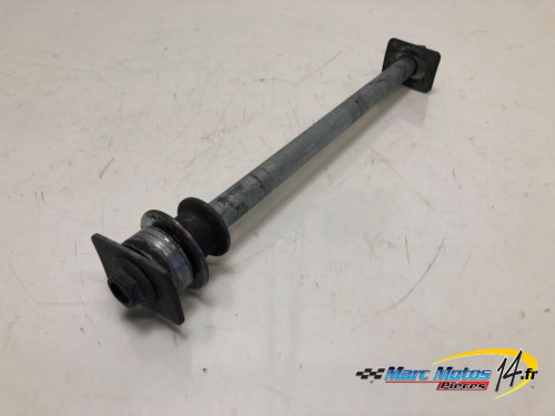 AXE DE ROUE ARRIERE SUZUKI 650 SV S 2002