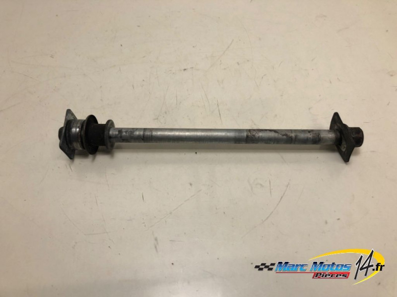 AXE DE ROUE ARRIERE SUZUKI 650 SV S 2002
