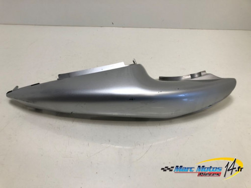 CACHE LATERAL DROIT SUZUKI 650 SV S 2002