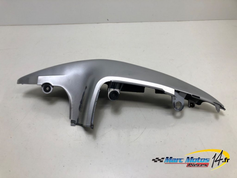CACHE LATERAL DROIT SUZUKI 650 SV S 2002
