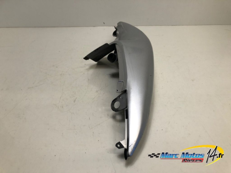 CACHE LATERAL DROIT SUZUKI 650 SV S 2002