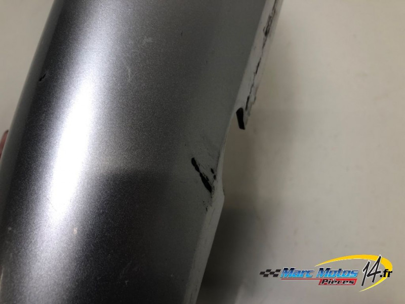 CACHE LATERAL DROIT SUZUKI 650 SV S 2002