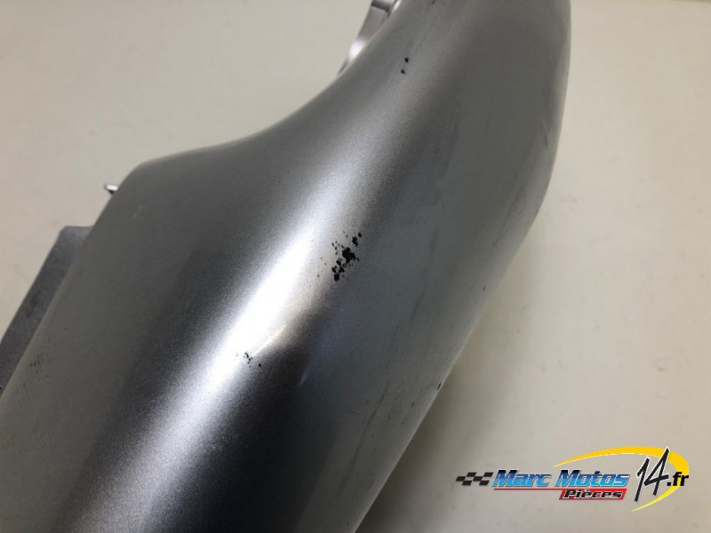 CACHE LATERAL DROIT SUZUKI 650 SV S 2002