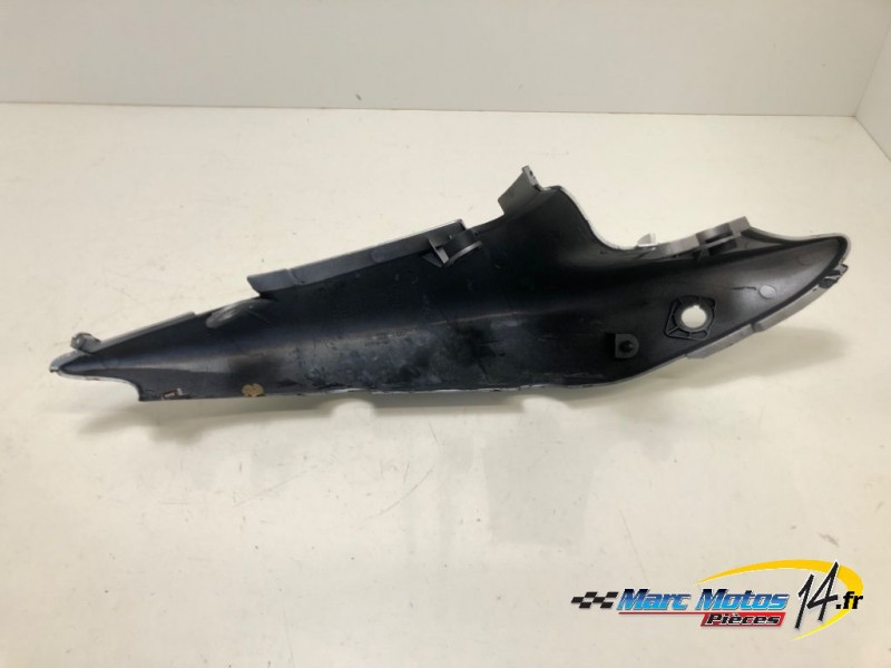 CACHE LATERAL GAUCHE SUZUKI 650 SV S 2002