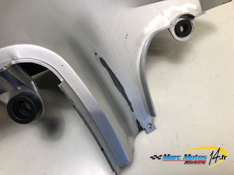 CACHE LATERAL GAUCHE SUZUKI 650 SV S 2002