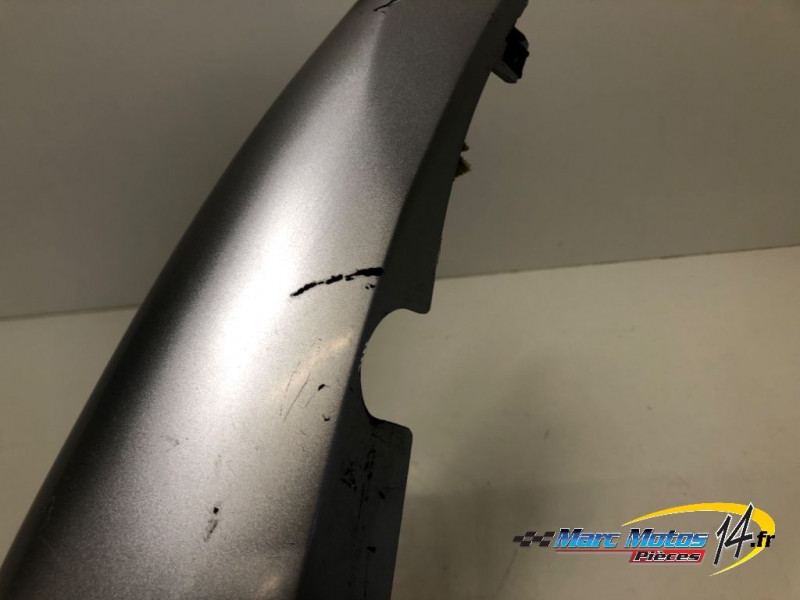 CACHE LATERAL GAUCHE SUZUKI 650 SV S 2002
