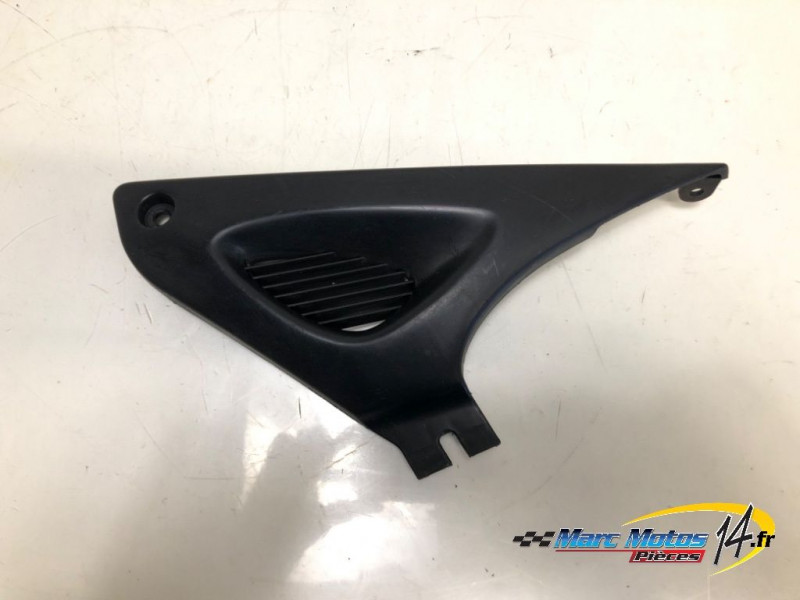 CACHE LATERAL INTERMEDIAIRE DROIT SUZUKI 650 SV S 2002