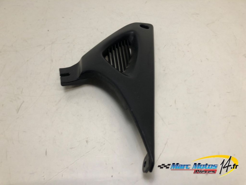 CACHE LATERAL INTERMEDIAIRE DROIT SUZUKI 650 SV S 2002