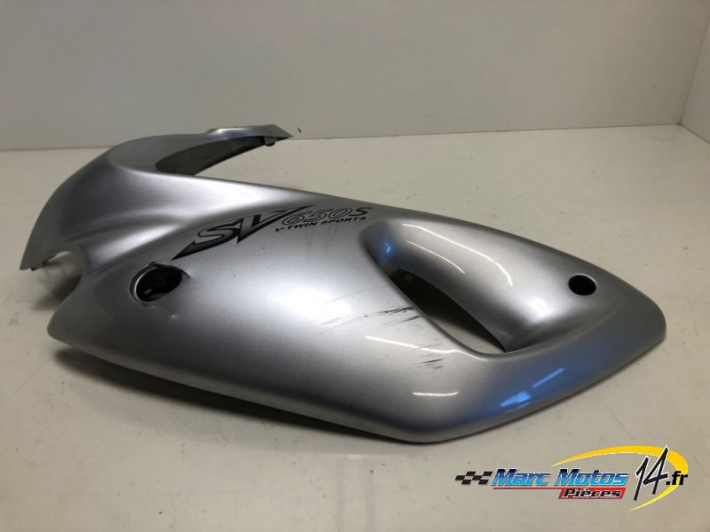FLANC DE CARENAGE GAUCHE SUZUKI 650 SV S 2002