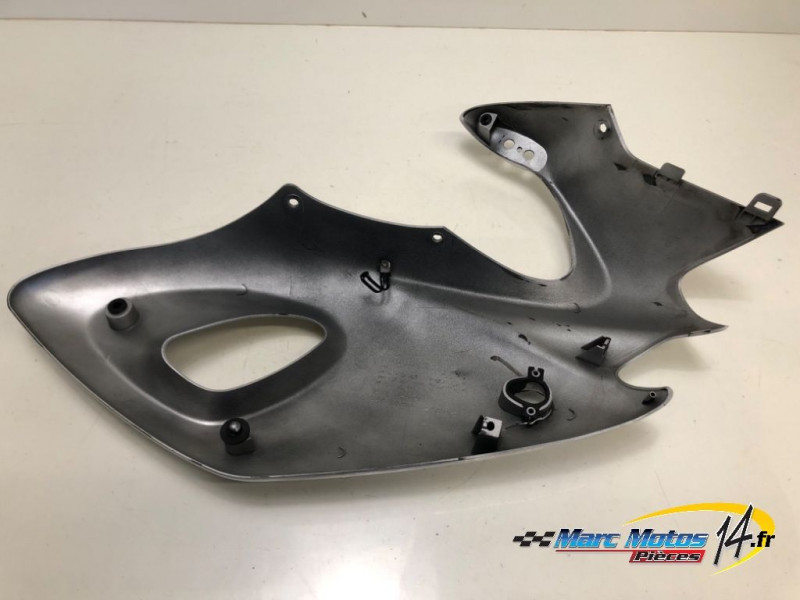FLANC DE CARENAGE GAUCHE SUZUKI 650 SV S 2002