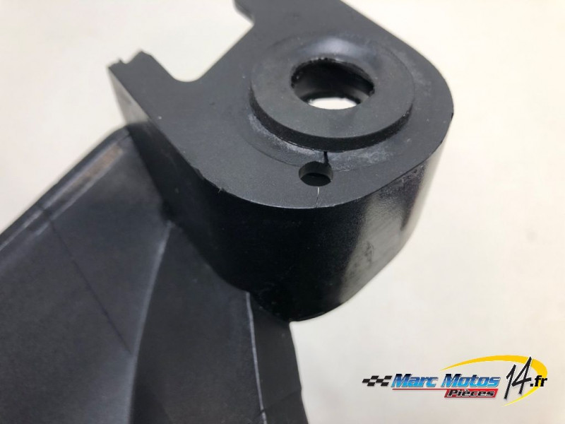 JONCTION ARRIERE DE CACHES LATERAUX SUZUKI 650 SV S 2002