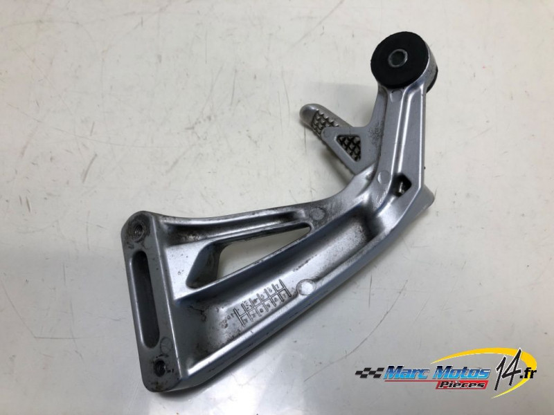 PLATINE ARRIERE DROITE SUZUKI 650 SV S 2002