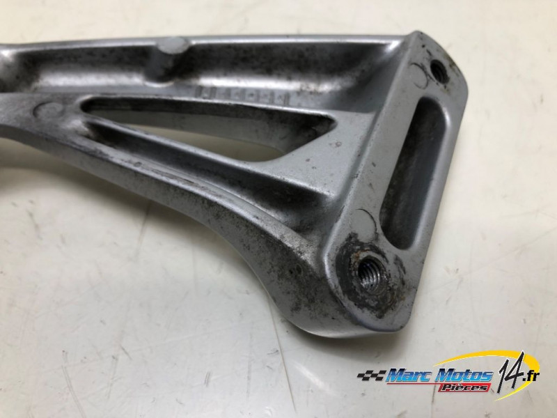 PLATINE ARRIERE DROITE SUZUKI 650 SV S 2002