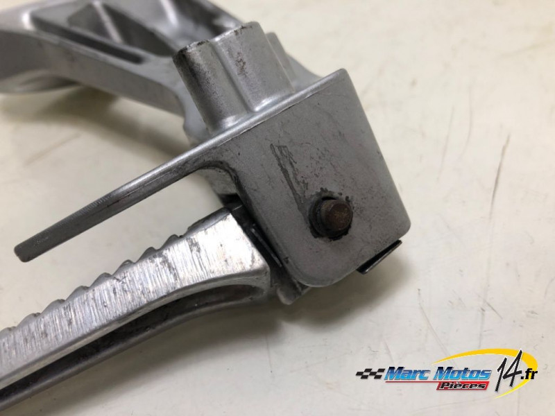 PLATINE ARRIERE GAUCHE SUZUKI 650 SV S 2002