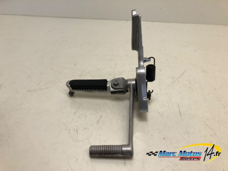 PLATINE AVANT DROITE SUZUKI 650 SV S 2002
