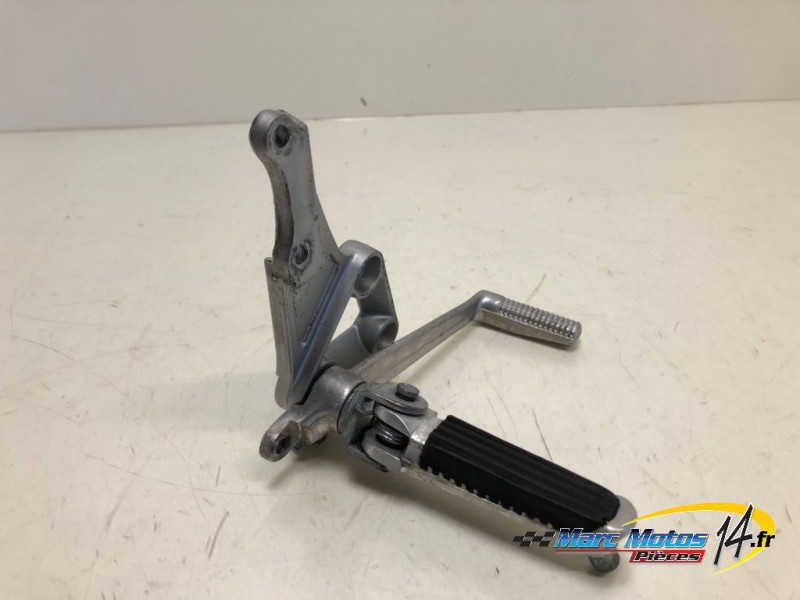 PLATINE AVANT DROITE SUZUKI 650 SV S 2002