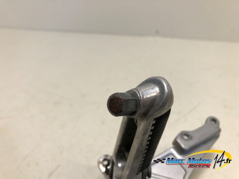 PLATINE AVANT DROITE SUZUKI 650 SV S 2002
