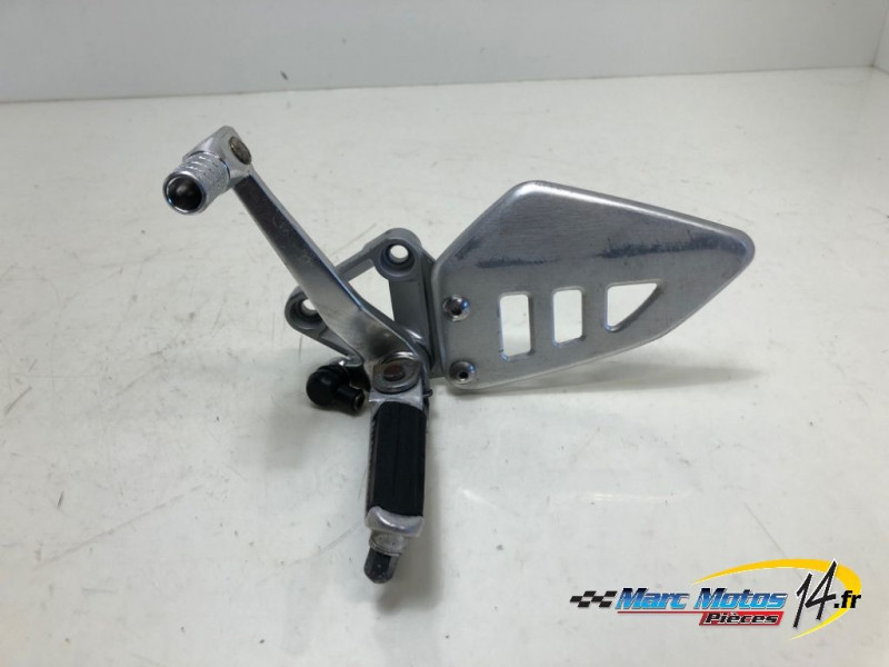 PLATINE AVANT GAUCHE SUZUKI 650 SV S 2002