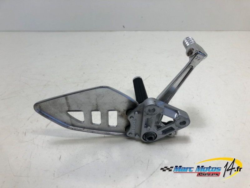 PLATINE AVANT GAUCHE SUZUKI 650 SV S 2002